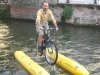 bici che galleggia.jpg